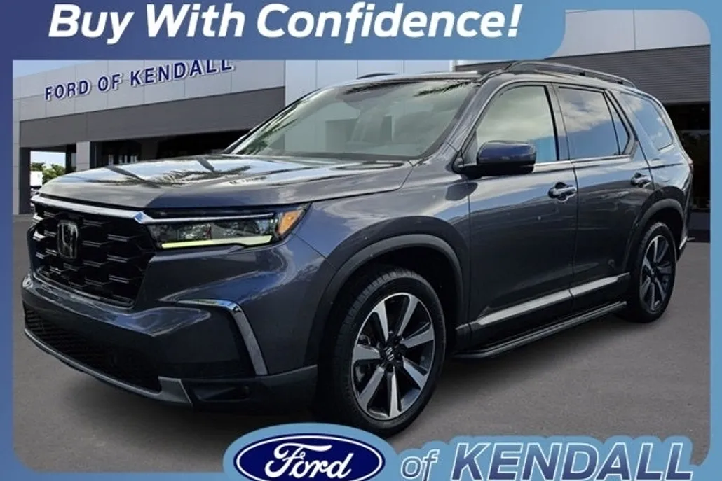 2023 Honda Pilot Touring photo 1