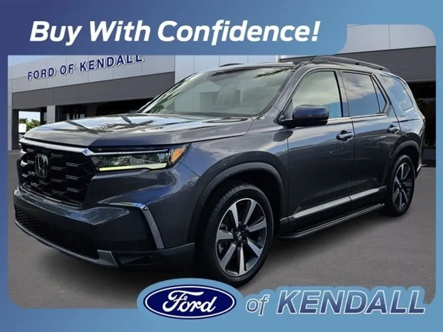 2023 Honda Pilot Touring photo 1