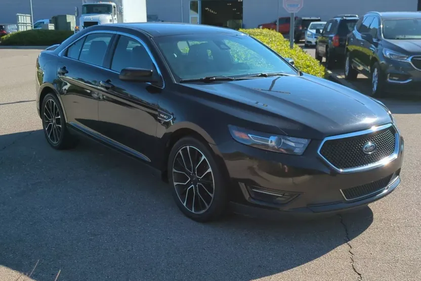 2017 Ford Taurus SHO photo 1