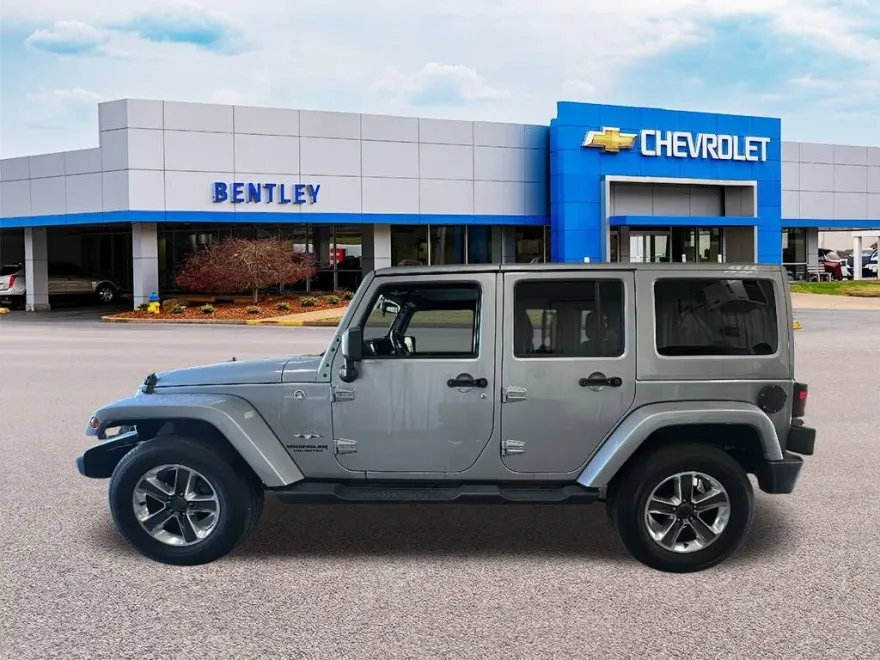 2016 Jeep Wrangler Unlimited Sahara photo 1
