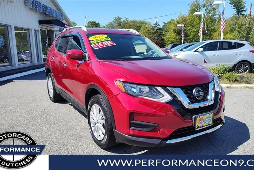 2018 Nissan Rogue SV photo 1
