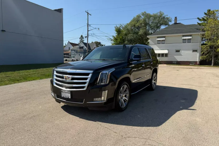 2016 Cadillac Escalade Luxury photo 1