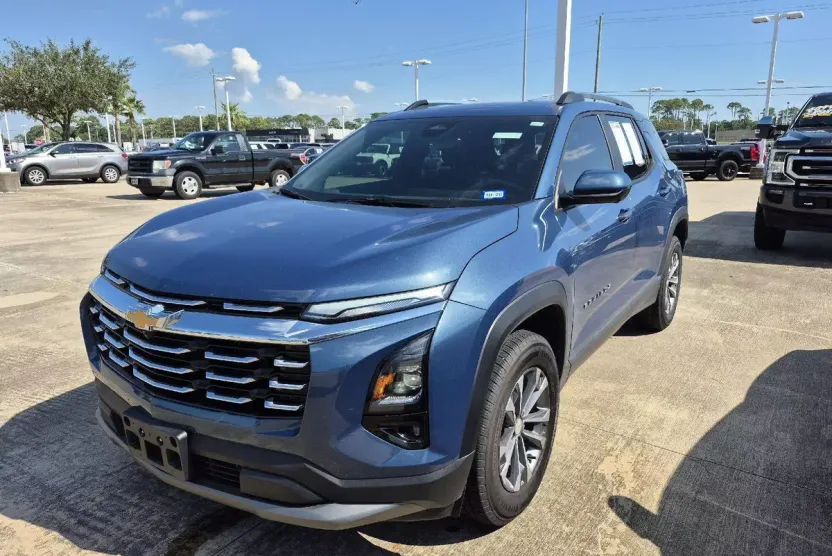 2025 Chevrolet Equinox LT photo 1