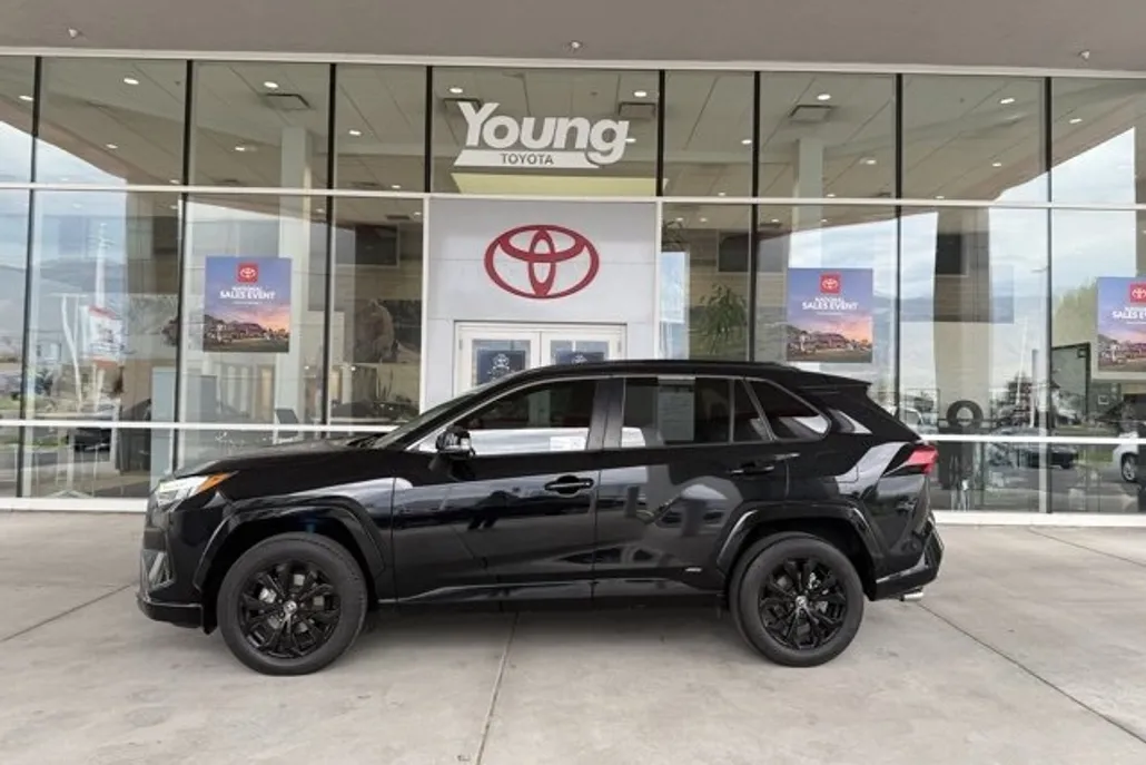 2022 Toyota RAV4 Hybrid SE photo 1