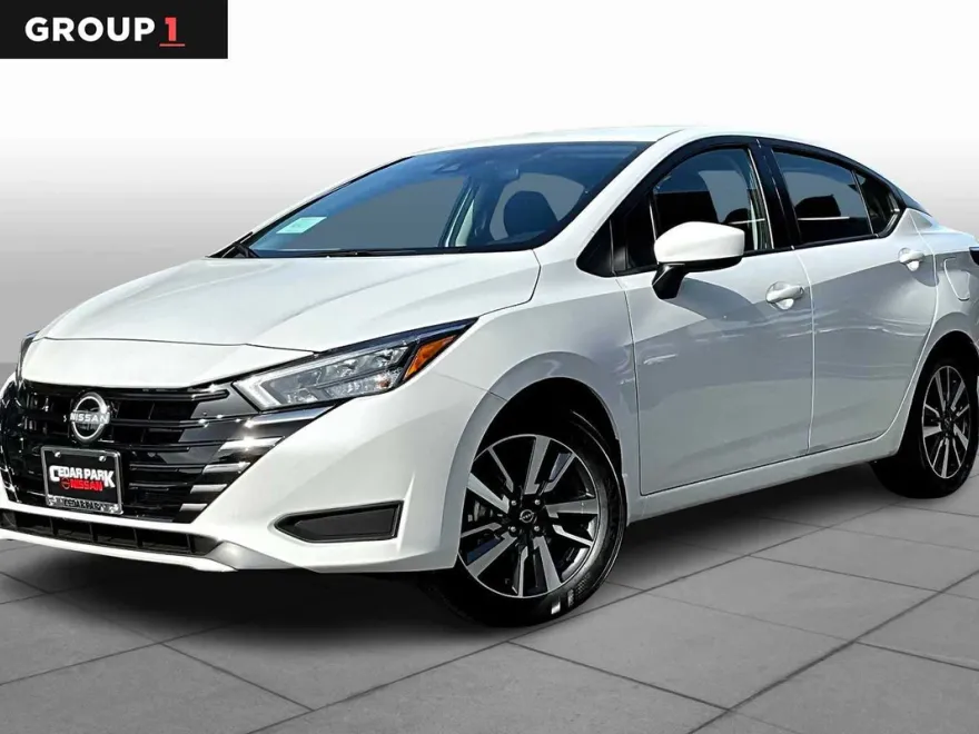 2025 Nissan Versa SV photo 1
