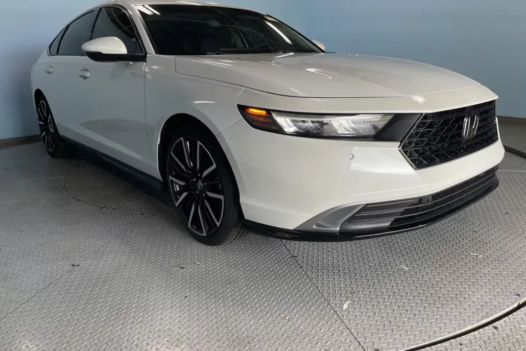 2023 Honda Accord Hybrid Touring photo 1