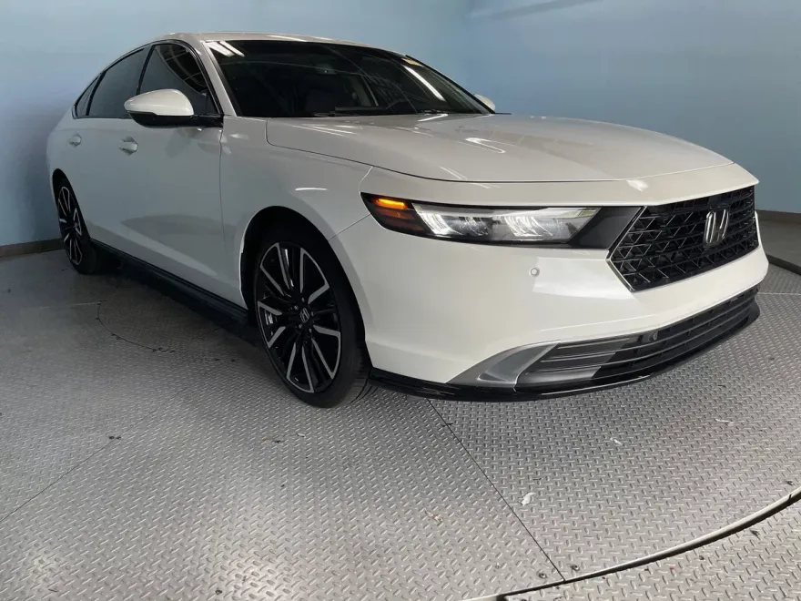 2023 Honda Accord Hybrid Touring photo 1