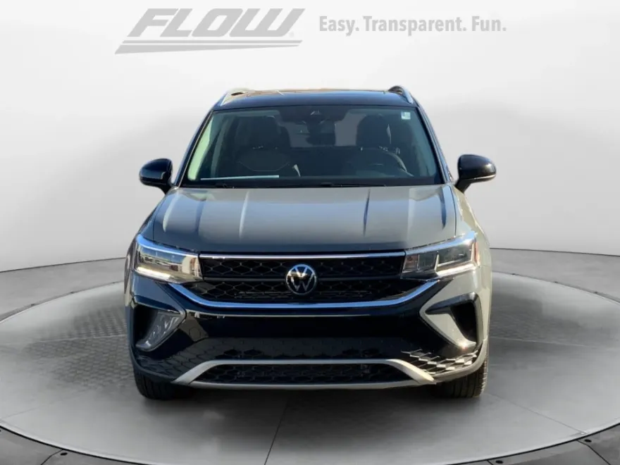2024 Volkswagen Taos SE photo 1