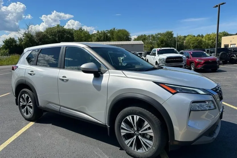 2023 Nissan Rogue SV photo 1