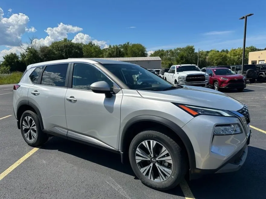 2023 Nissan Rogue SV photo 1