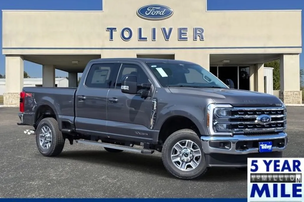 2026 Ford F-250 Lariat photo 1