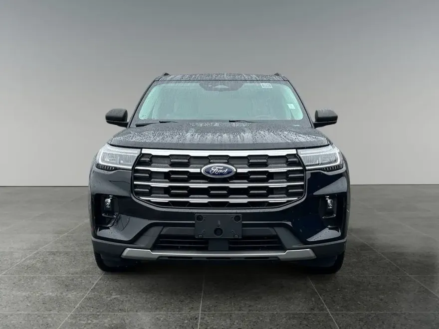 2025 Ford Explorer photo 1