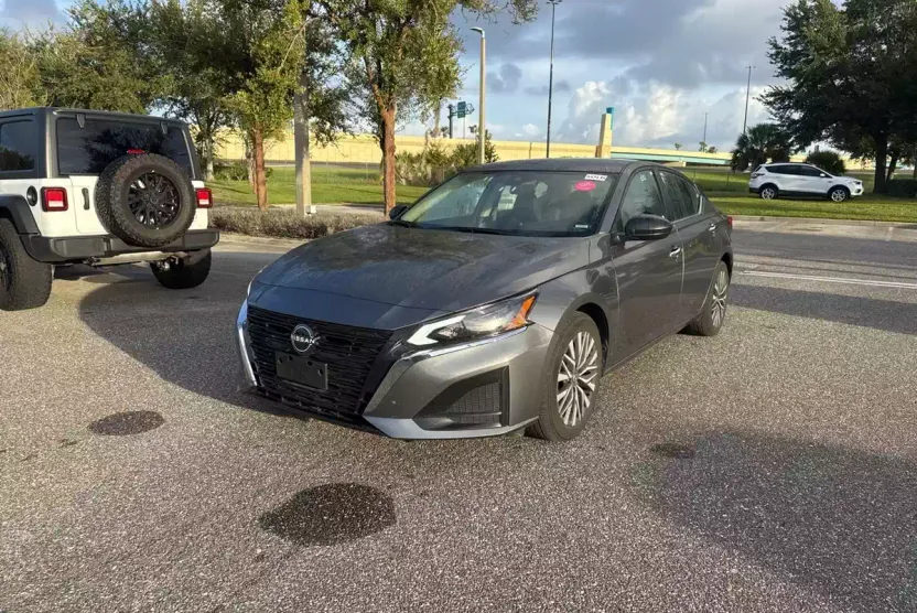 2024 Nissan Altima 2.5 SV photo 1