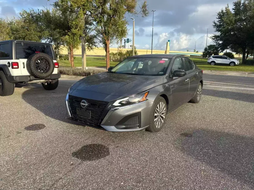 2024 Nissan Altima 2.5 SV photo 1