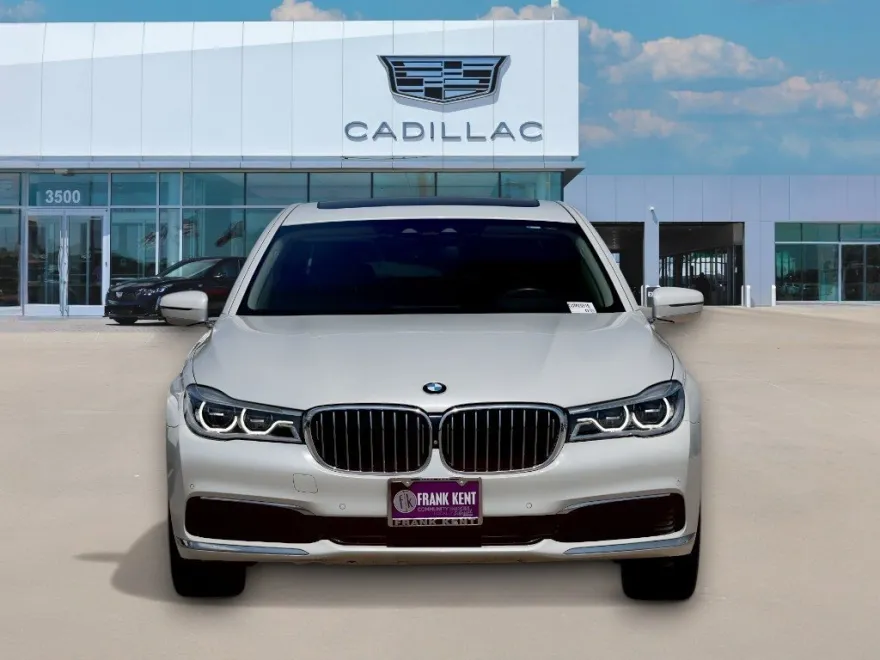 2019 Bmw 750i Sedan photo 1