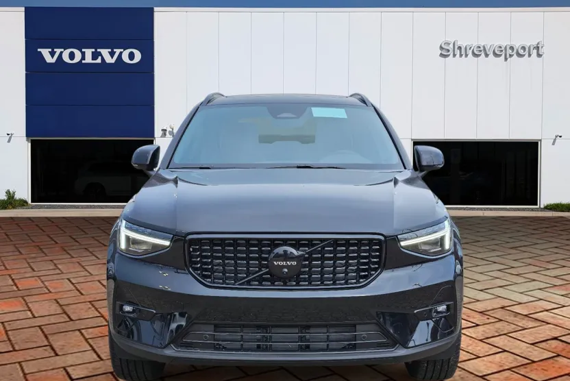 2026 Volvo XC40 AWD photo 1