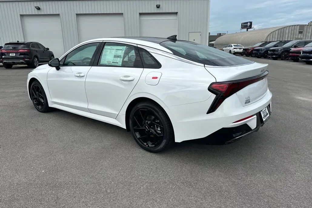 2026 Kia K5 GT-Line photo 1
