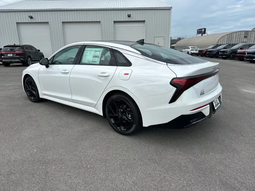 2026 Kia K5 GT-Line photo 1