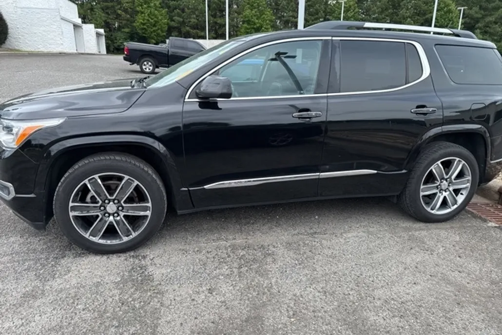 2017 Gmc Acadia Denali photo 1