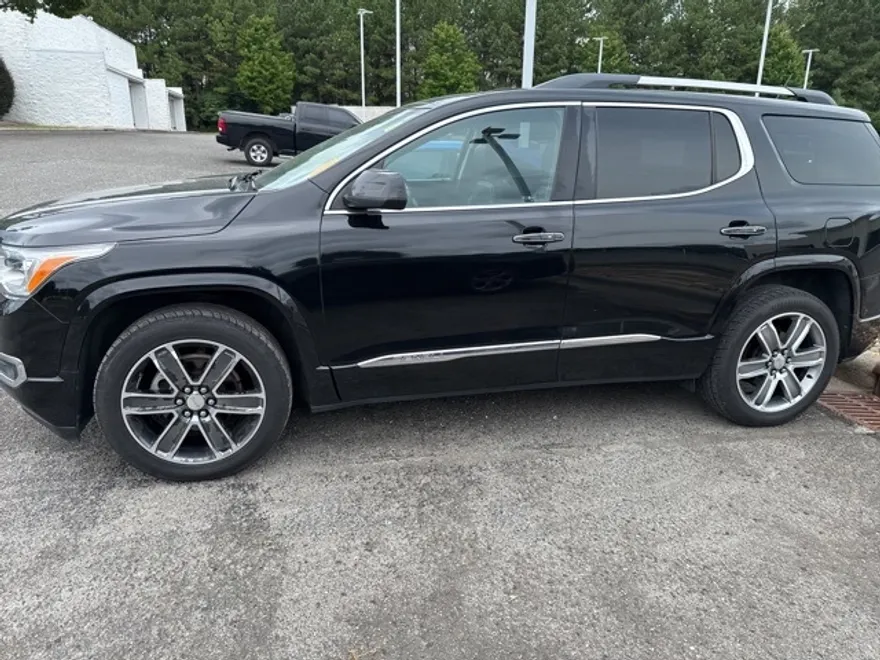 2017 Gmc Acadia Denali photo 1