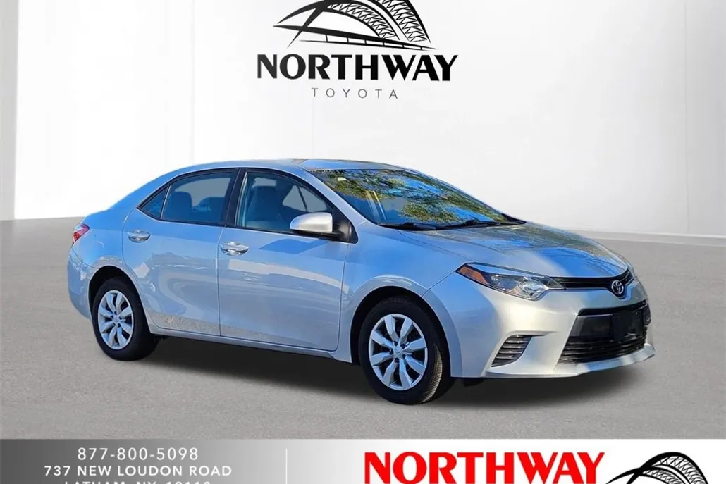 2016 Toyota Corolla LE photo 1