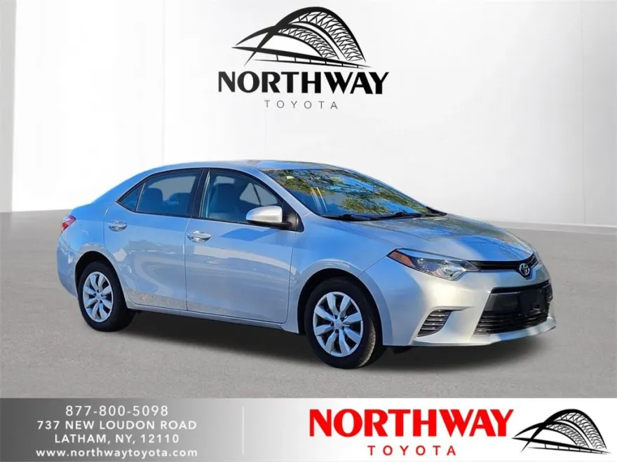 2016 Toyota Corolla LE photo 1
