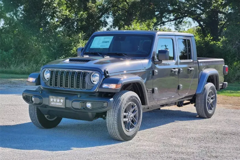 2025 Jeep Gladiator Sport S photo 1