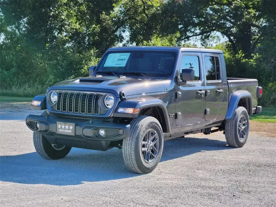 2025 Jeep Gladiator Sport S photo 1