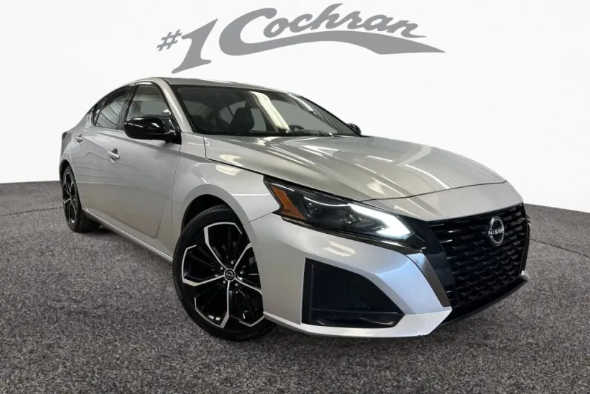 2023 Nissan Altima 2.5 SR photo 1