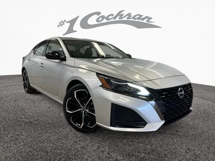 2023 Nissan Altima 2.5 SR photo 1