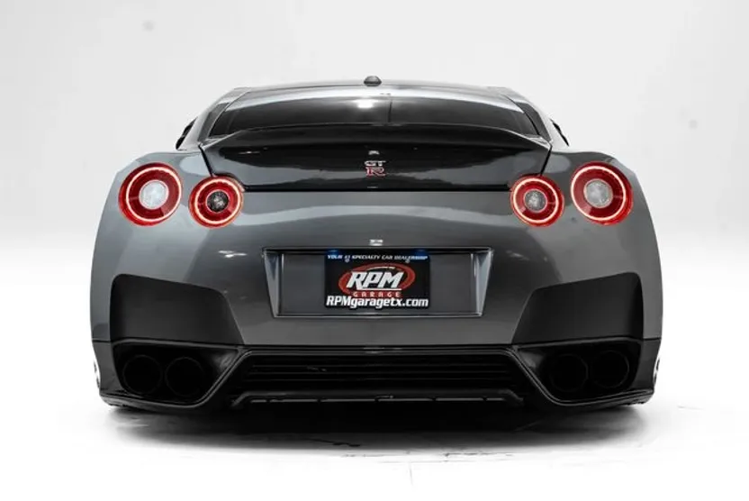 2010 Nissan GT-R Premium photo 1
