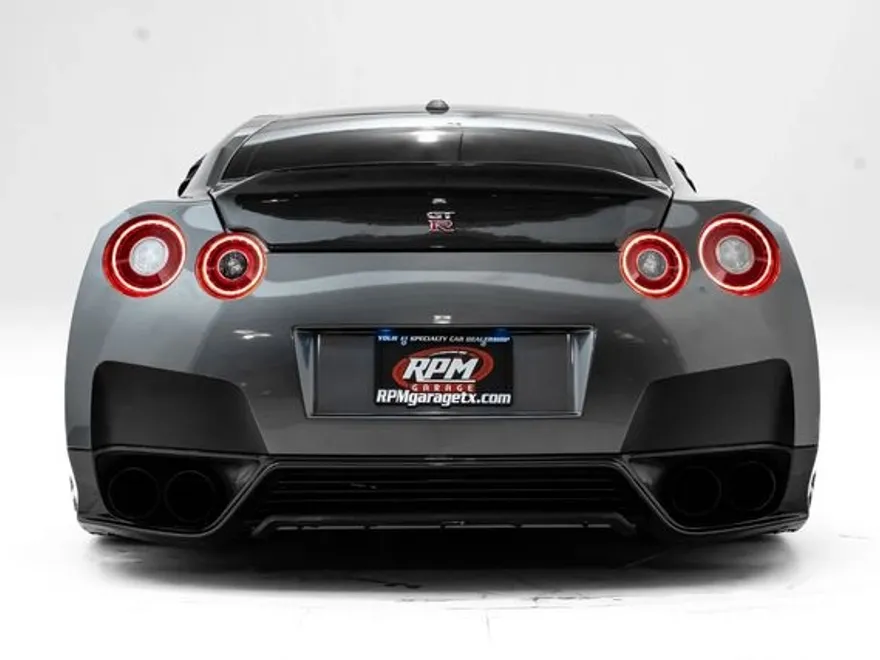 2010 Nissan GT-R Premium photo 1