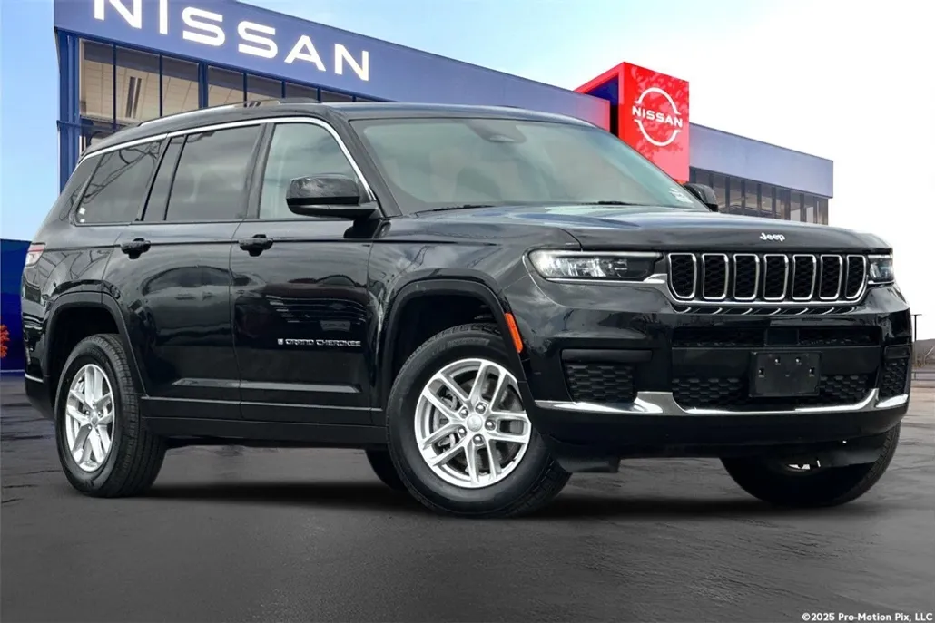 2023 Jeep Grand Cherokee Laredo photo 1