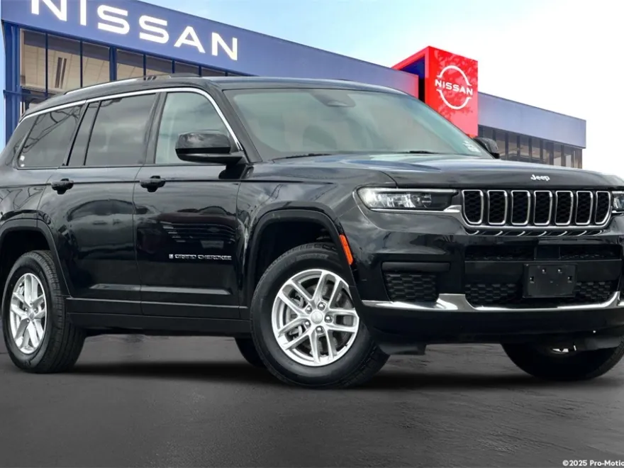 2023 Jeep Grand Cherokee Laredo photo 1