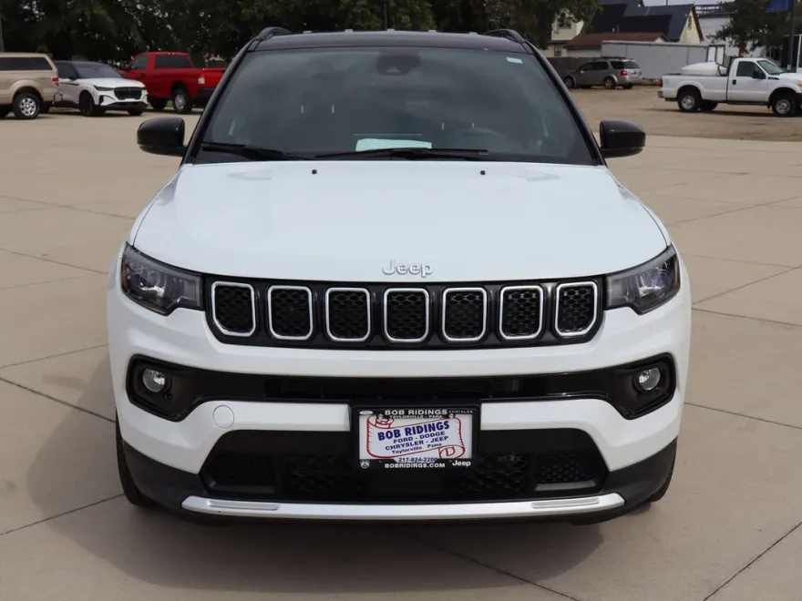 2023 Jeep Compass Limited photo 1