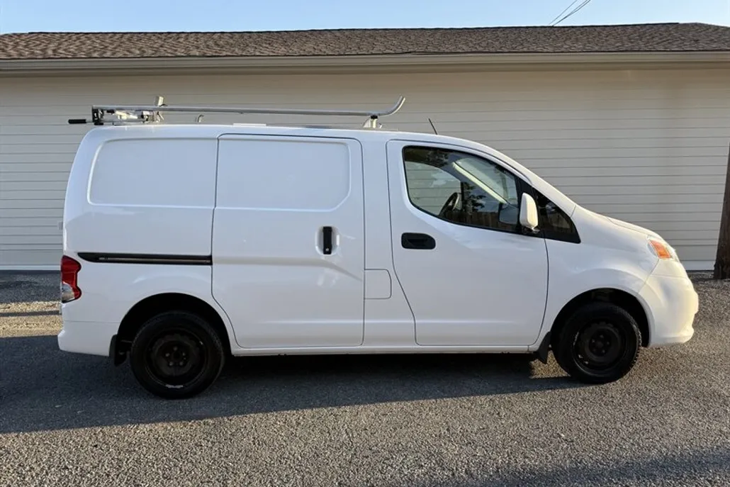 2017 Nissan NV200 S photo 1