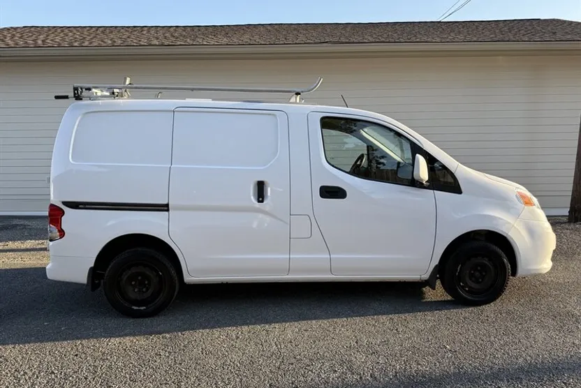 2017 Nissan NV200 S photo 1