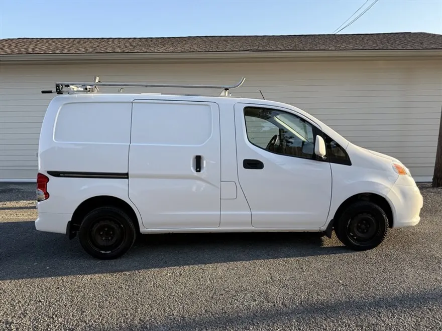 2017 Nissan NV200 S photo 1