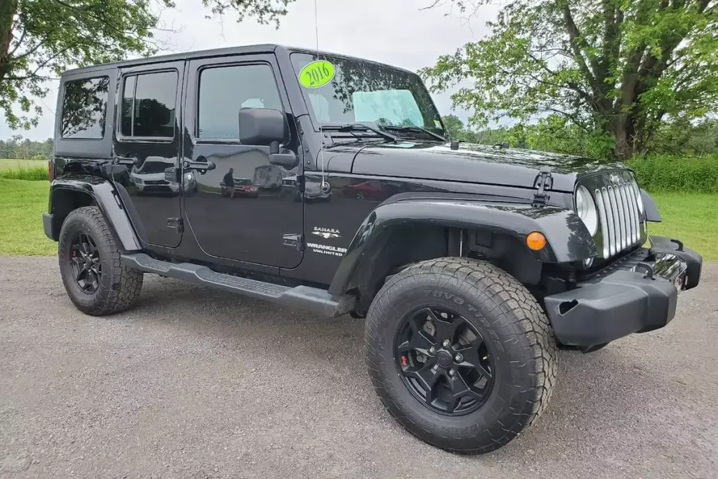 2016 Jeep Wrangler Unlimited Sahara photo 1