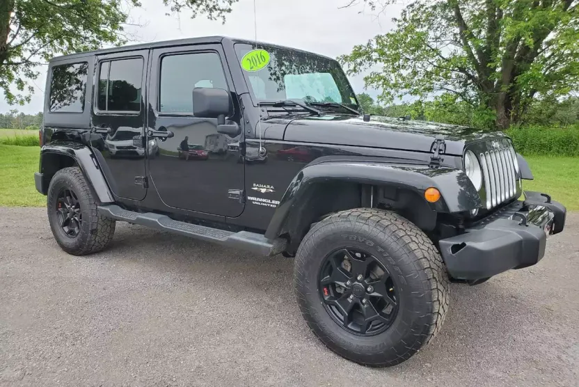 2016 Jeep Wrangler Unlimited Sahara photo 1