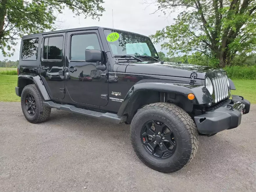 2016 Jeep Wrangler Unlimited Sahara photo 1