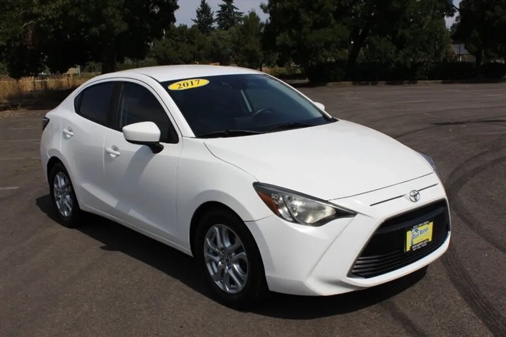 2017 Toyota Yaris iA photo 1