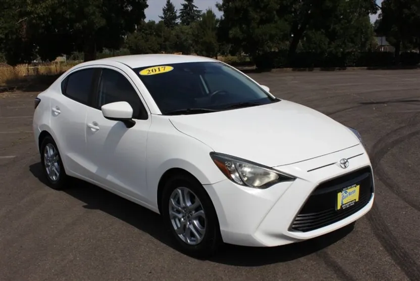 2017 Toyota Yaris iA photo 1