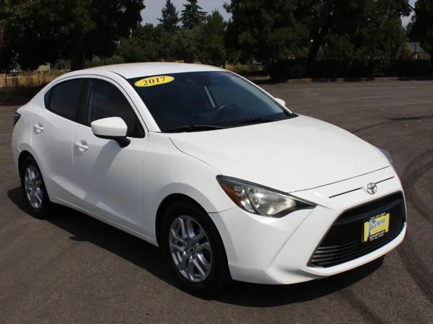 2017 Toyota Yaris iA photo 1