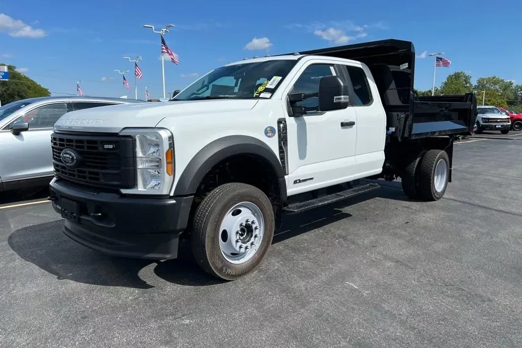 2025 Ford F-450 photo 1