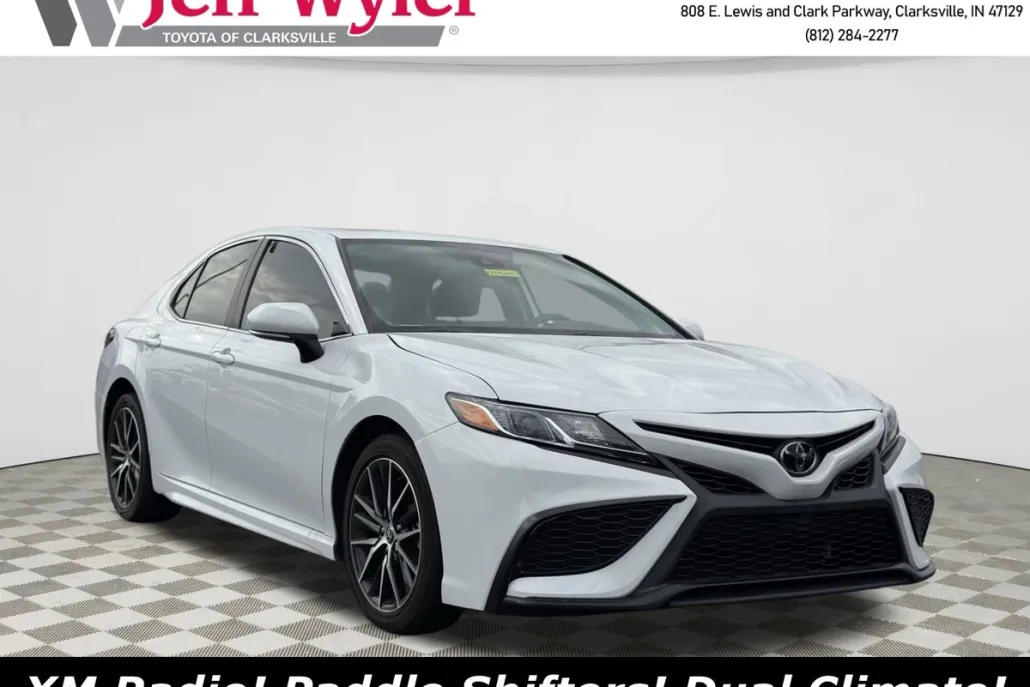 2024 Toyota Camry SE photo 1