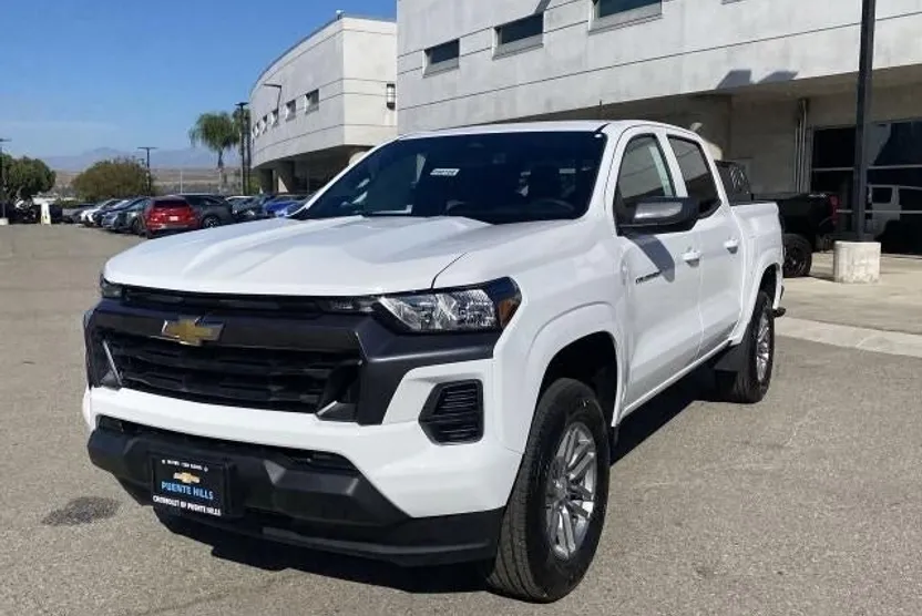 2026 Chevrolet Colorado LT photo 1