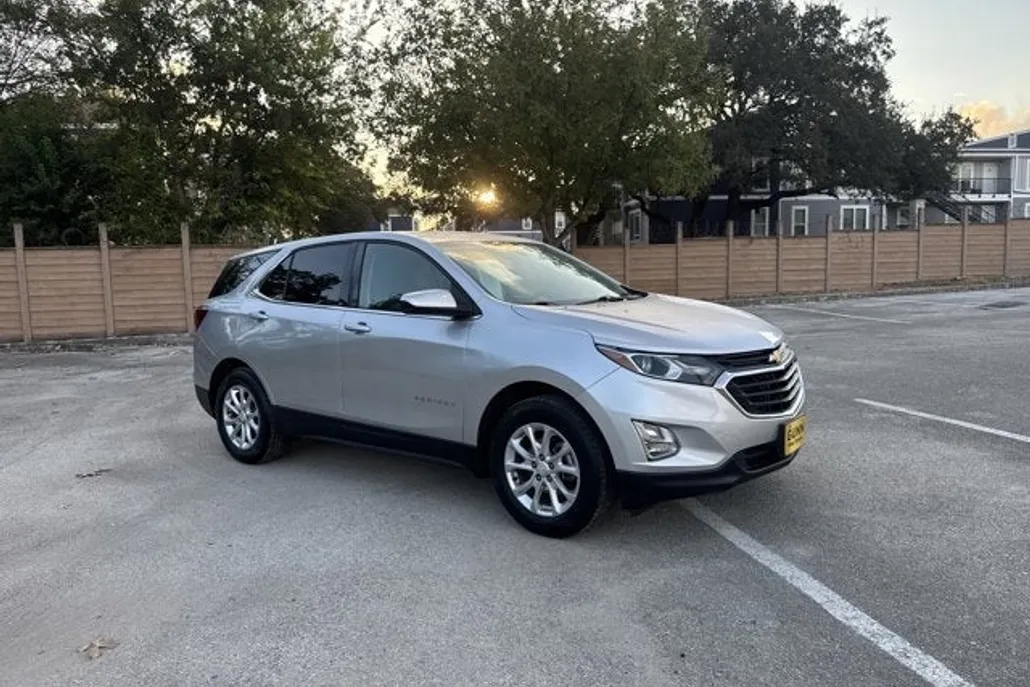 2018 Chevrolet Equinox LT photo 1