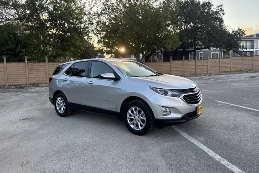 2018 Chevrolet Equinox LT photo 1