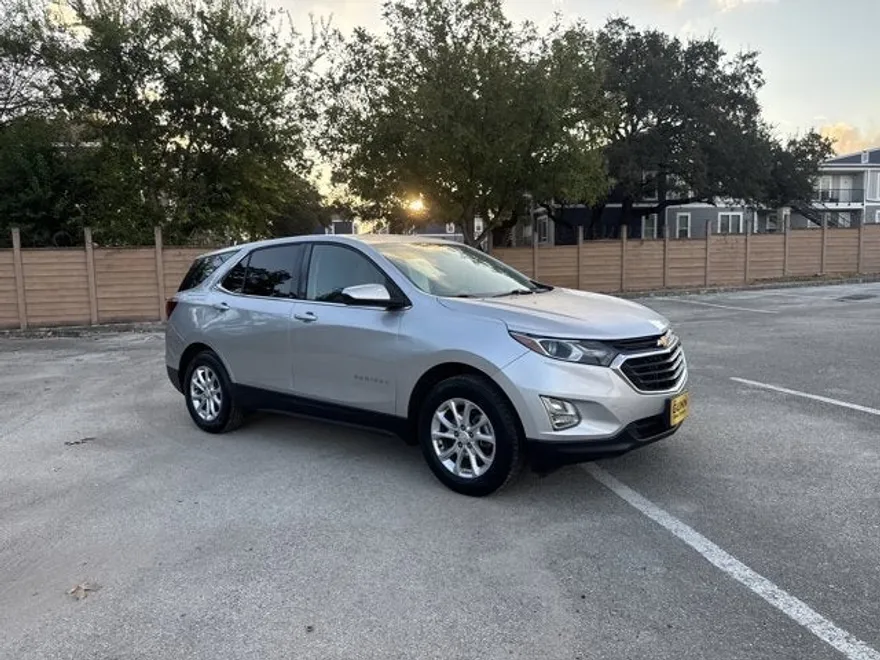 2018 Chevrolet Equinox LT photo 1